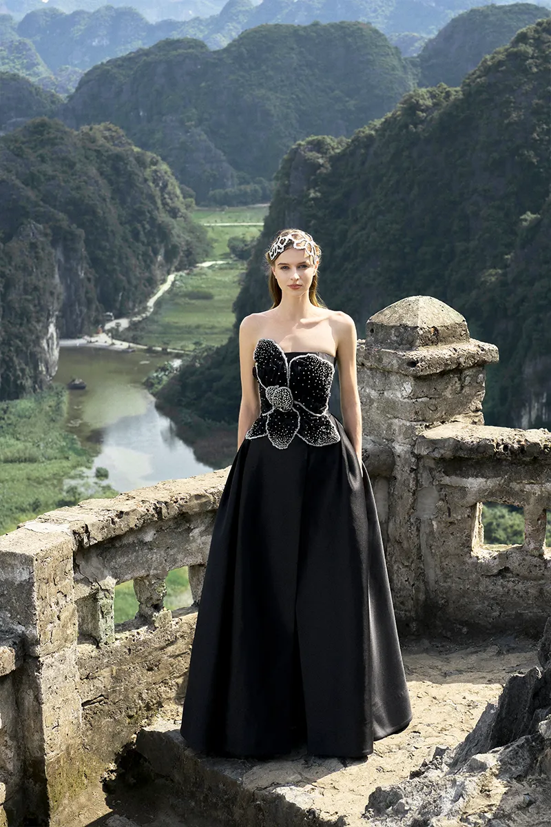 BLACK STRAPLESS ORCHID PATTERNED A-LINE GOWN